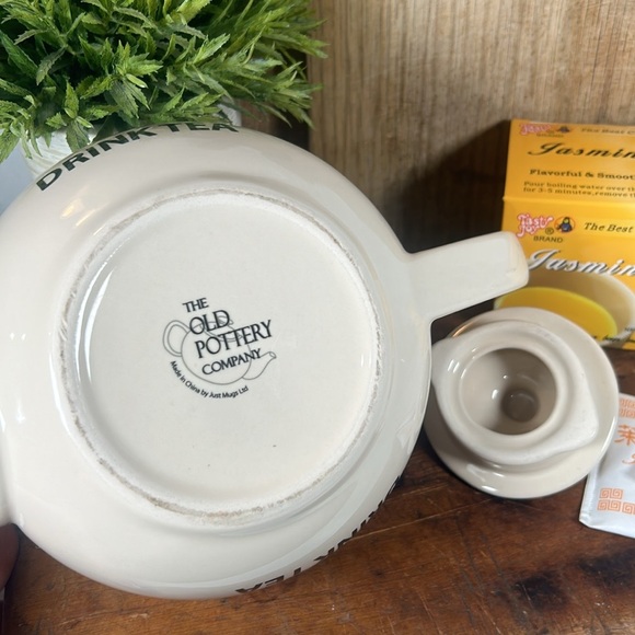 Tea Pot Keep Calm & Drink Tea 5 Cup Capacity Tea Serving Pot Hot Drink Server - Picture 13 of 15